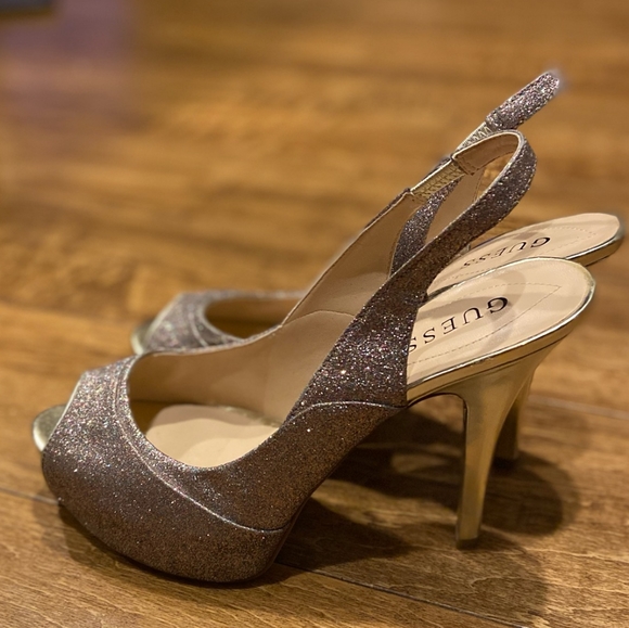 Guess - Picture 3 of 3